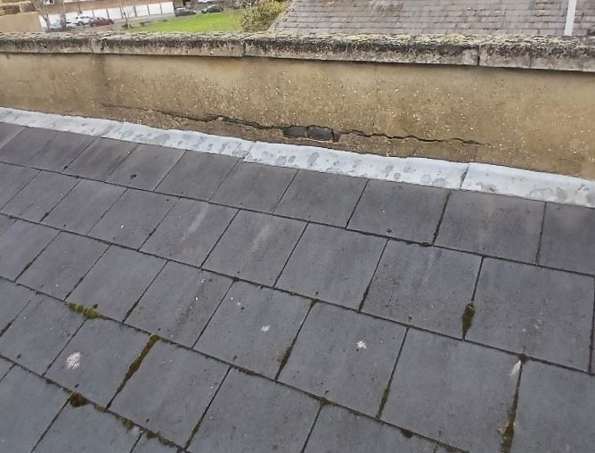 A crack on a parapet wall.