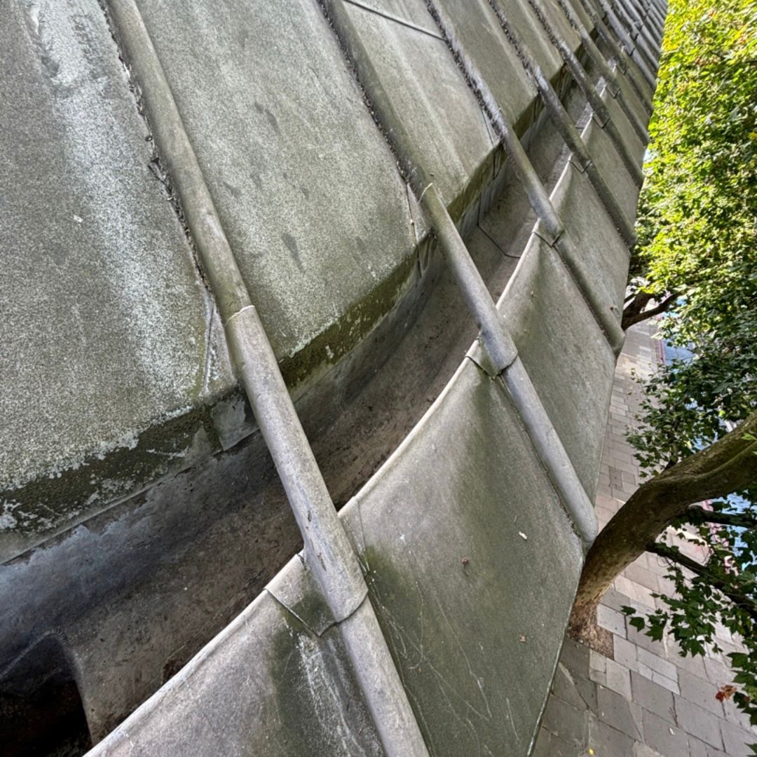 A photo showing the after results of a gutter clear.